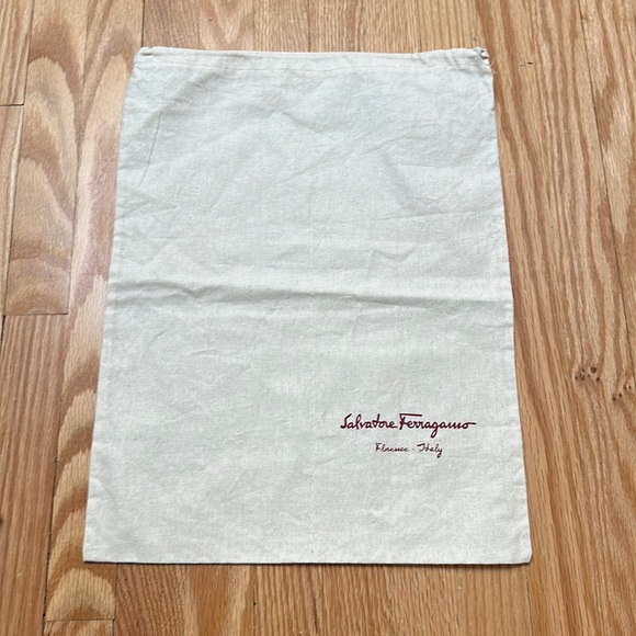 Designer dust bags in various sizes in amazing condition. 9 in total - Picture 2 of 6